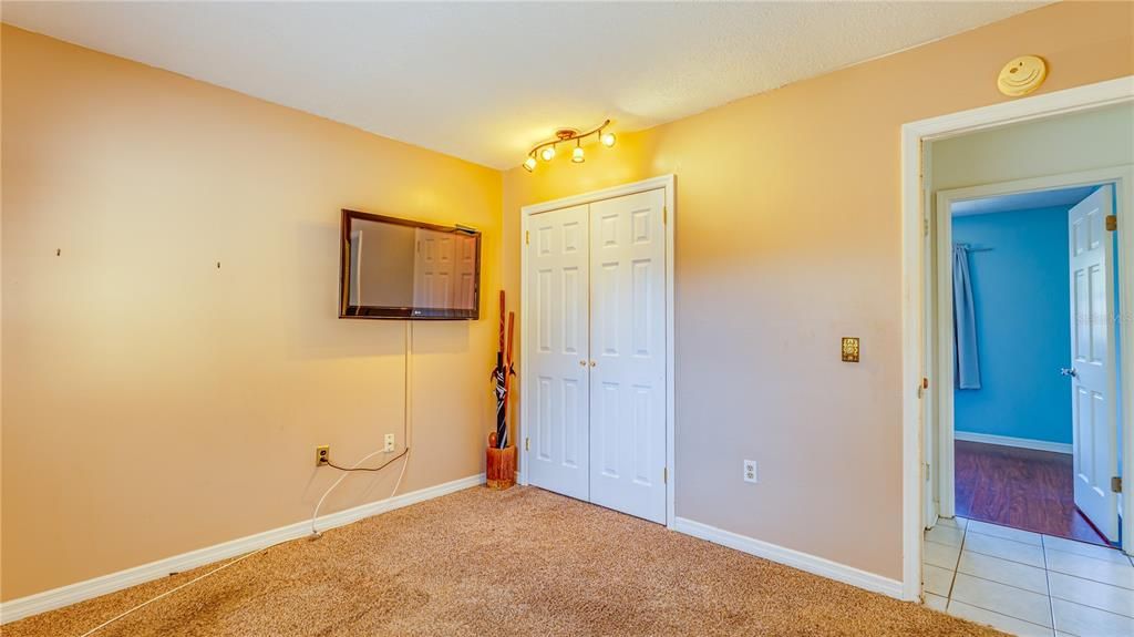 待售: $330,000 (4 贝兹, 2 浴室, 1482 平方英尺)