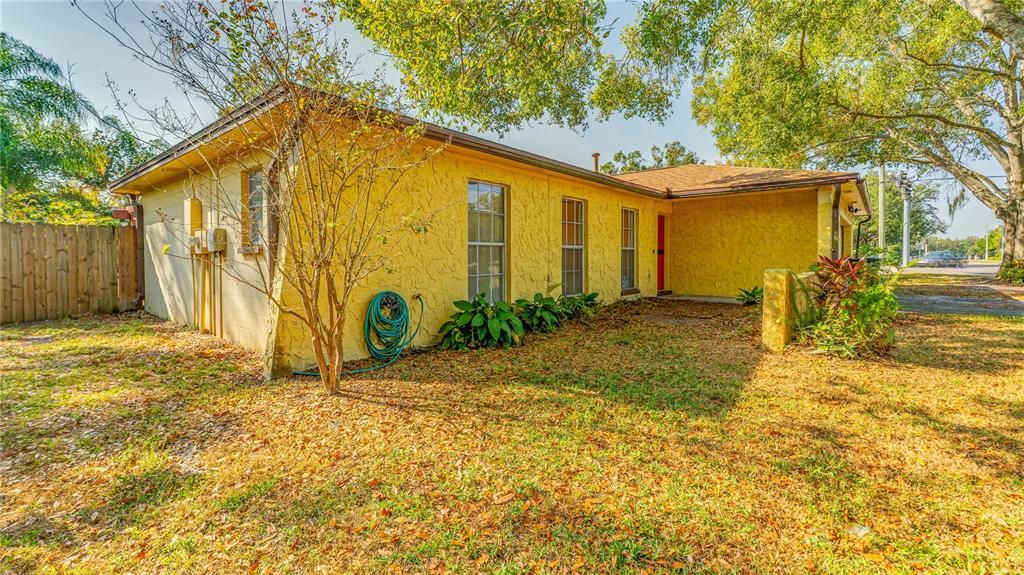 待售: $330,000 (4 贝兹, 2 浴室, 1482 平方英尺)