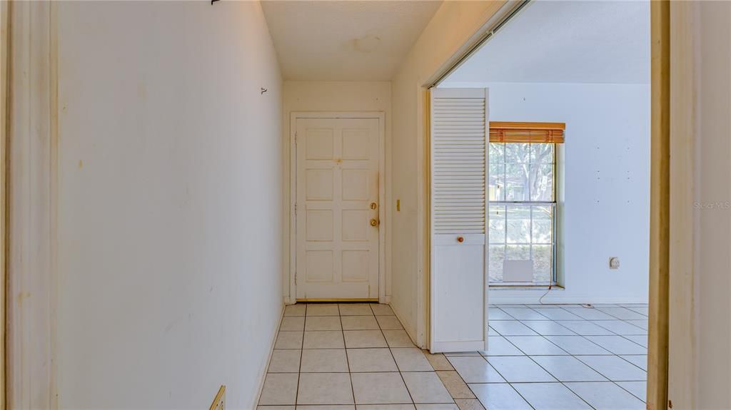 待售: $330,000 (4 贝兹, 2 浴室, 1482 平方英尺)