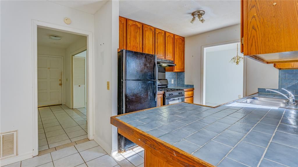 待售: $330,000 (4 贝兹, 2 浴室, 1482 平方英尺)