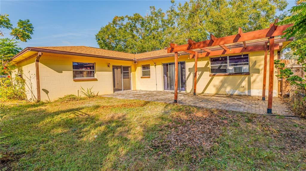 待售: $330,000 (4 贝兹, 2 浴室, 1482 平方英尺)