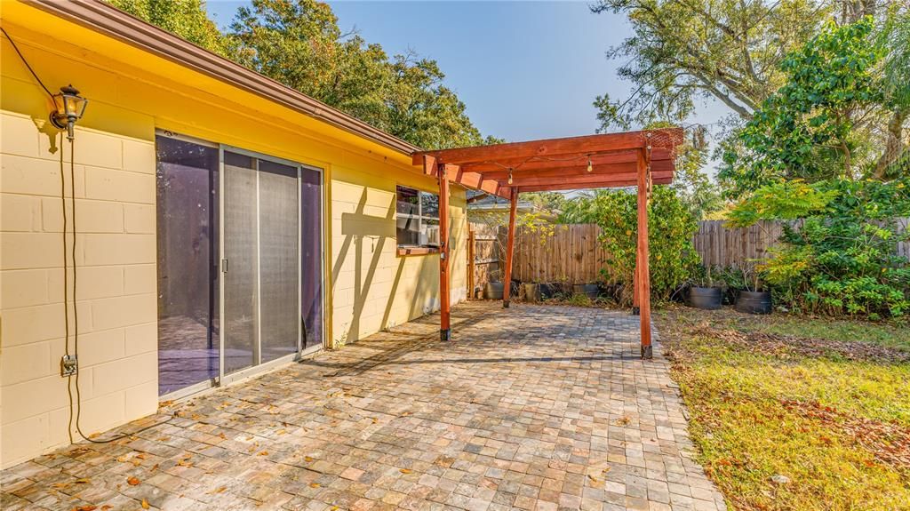 待售: $330,000 (4 贝兹, 2 浴室, 1482 平方英尺)