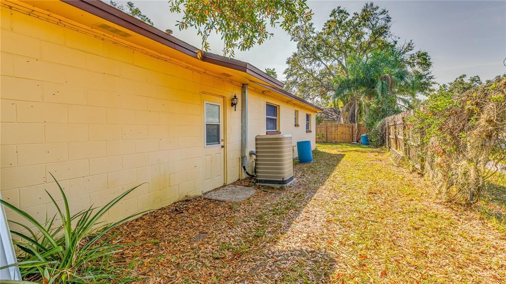 待售: $330,000 (4 贝兹, 2 浴室, 1482 平方英尺)