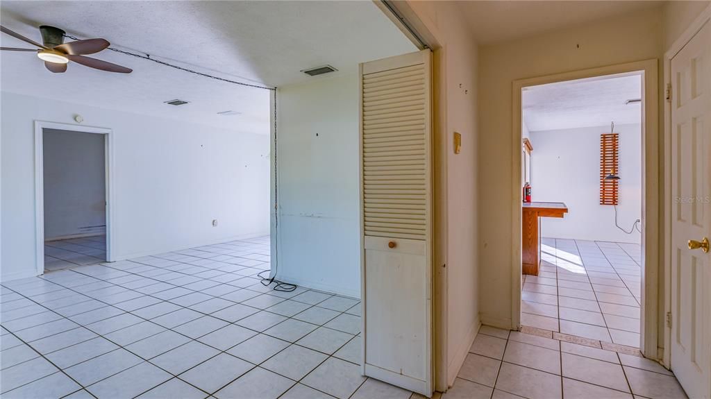 待售: $330,000 (4 贝兹, 2 浴室, 1482 平方英尺)