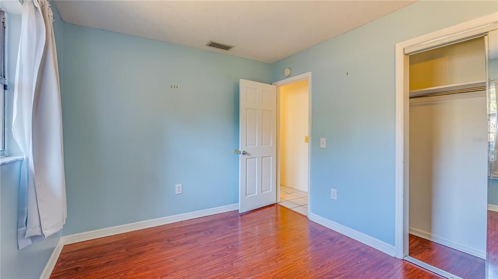 待售: $330,000 (4 贝兹, 2 浴室, 1482 平方英尺)