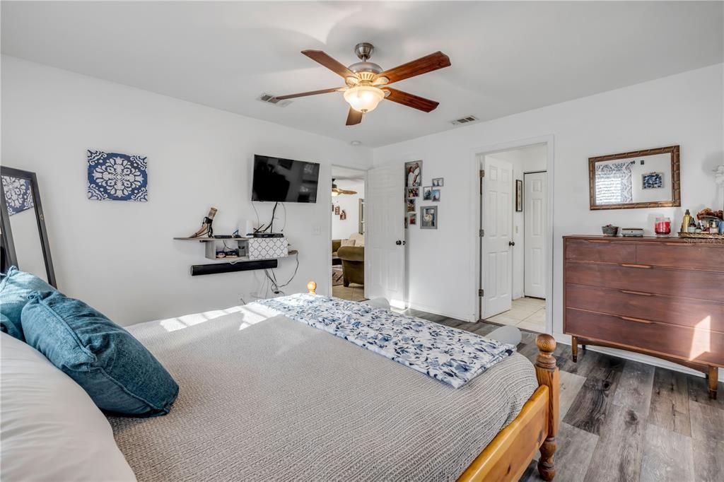 For Sale: $435,000 (3 beds, 2 baths, 1829 Square Feet)