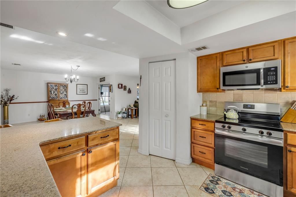 For Sale: $435,000 (3 beds, 2 baths, 1829 Square Feet)