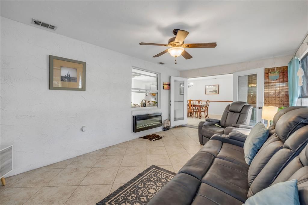 For Sale: $435,000 (3 beds, 2 baths, 1829 Square Feet)