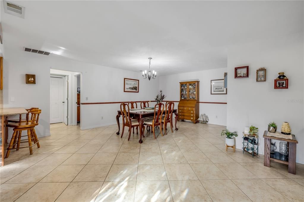 For Sale: $435,000 (3 beds, 2 baths, 1829 Square Feet)