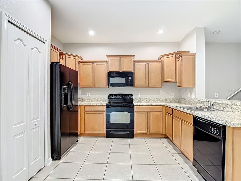 For Rent: $2,200 (3 beds, 2 baths, 1681 Square Feet)