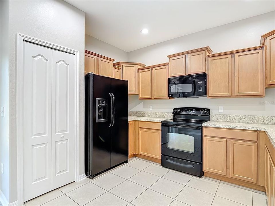 For Rent: $2,200 (3 beds, 2 baths, 1681 Square Feet)