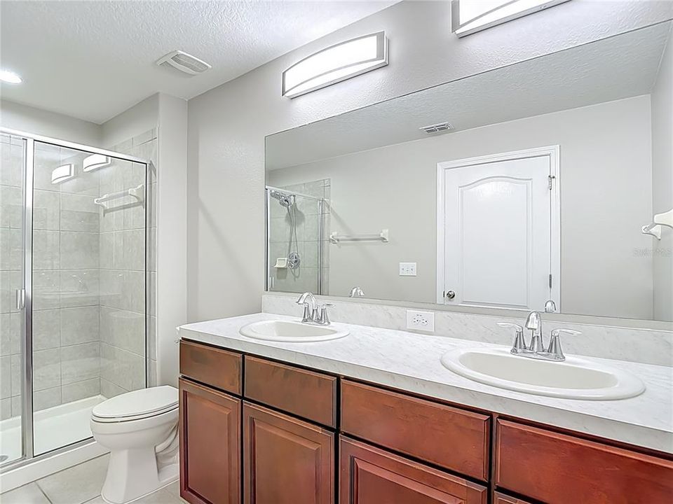 For Rent: $2,200 (3 beds, 2 baths, 1681 Square Feet)