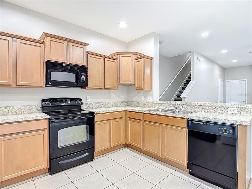 For Rent: $2,200 (3 beds, 2 baths, 1681 Square Feet)