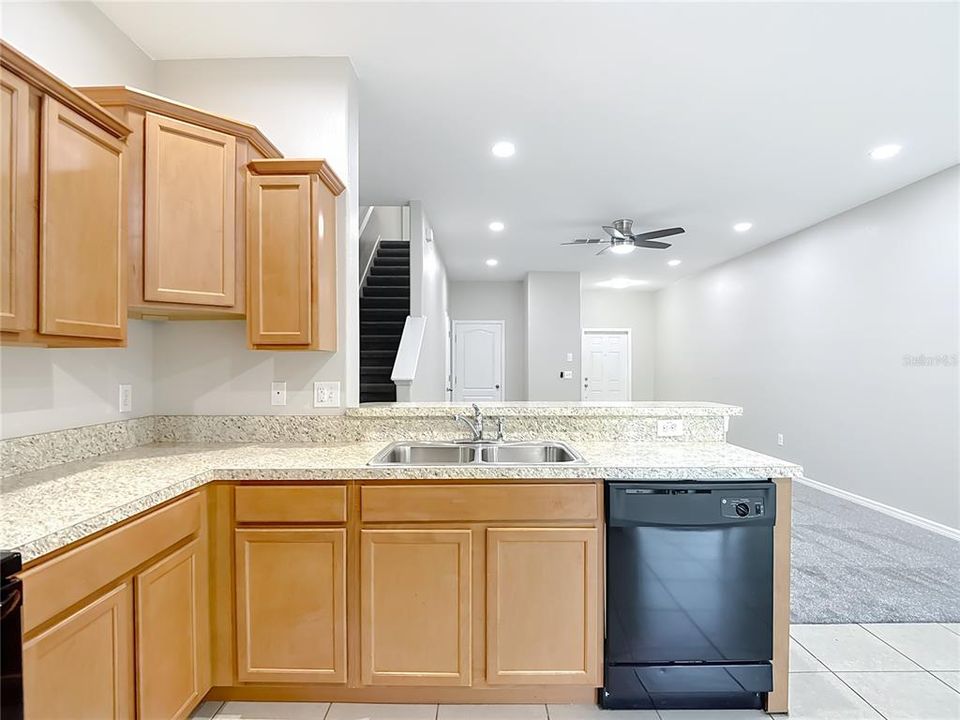 For Rent: $2,200 (3 beds, 2 baths, 1681 Square Feet)