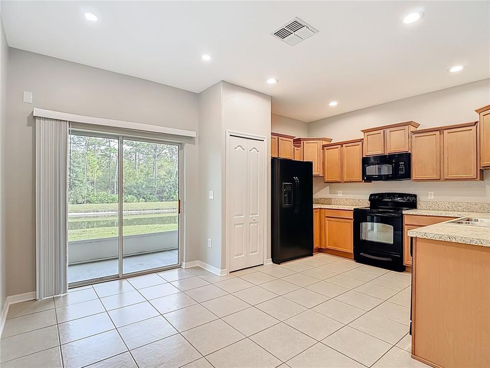 For Rent: $2,200 (3 beds, 2 baths, 1681 Square Feet)