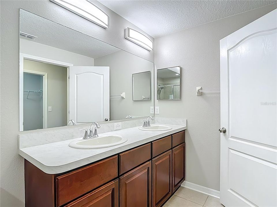 For Rent: $2,200 (3 beds, 2 baths, 1681 Square Feet)