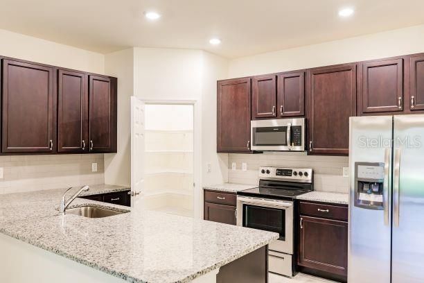 В аренду: $1,599 (3 спален, 2 ванн, 1306 Квадратных фут)