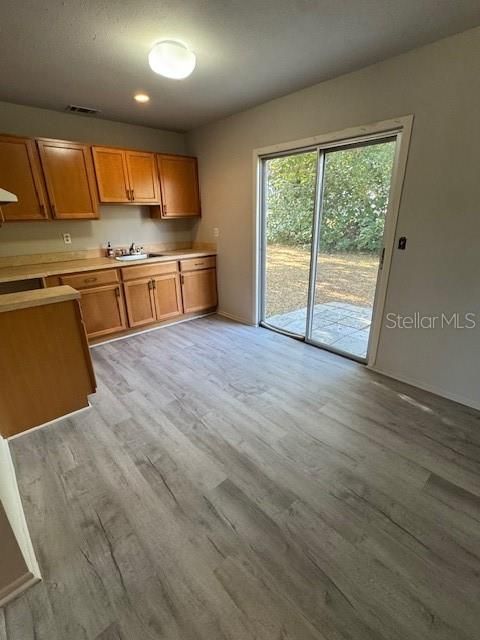 На продажу: $215,000 (2 спален, 2 ванн, 998 Квадратных фут)