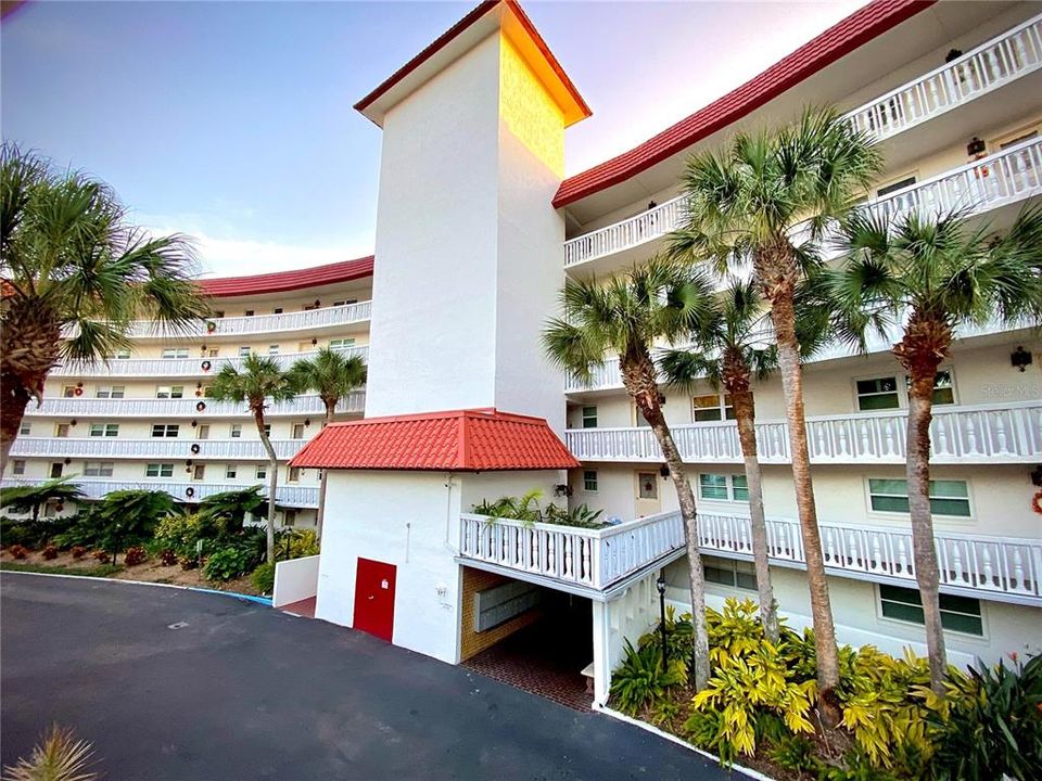 For Sale: $299,900 (2 beds, 2 baths, 1328 Square Feet)