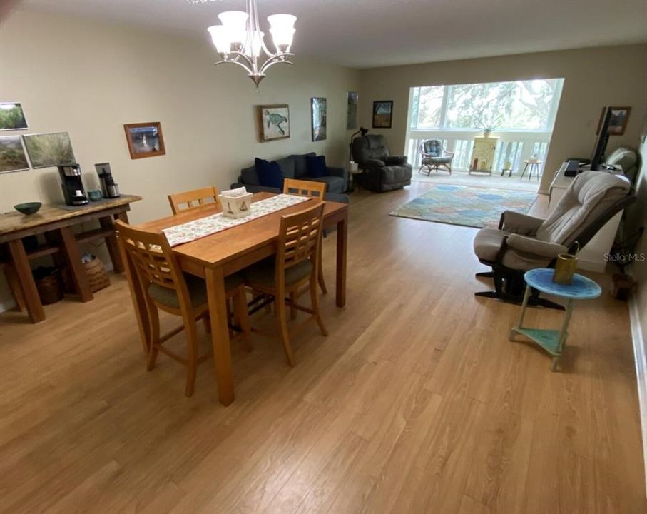 For Sale: $299,900 (2 beds, 2 baths, 1328 Square Feet)