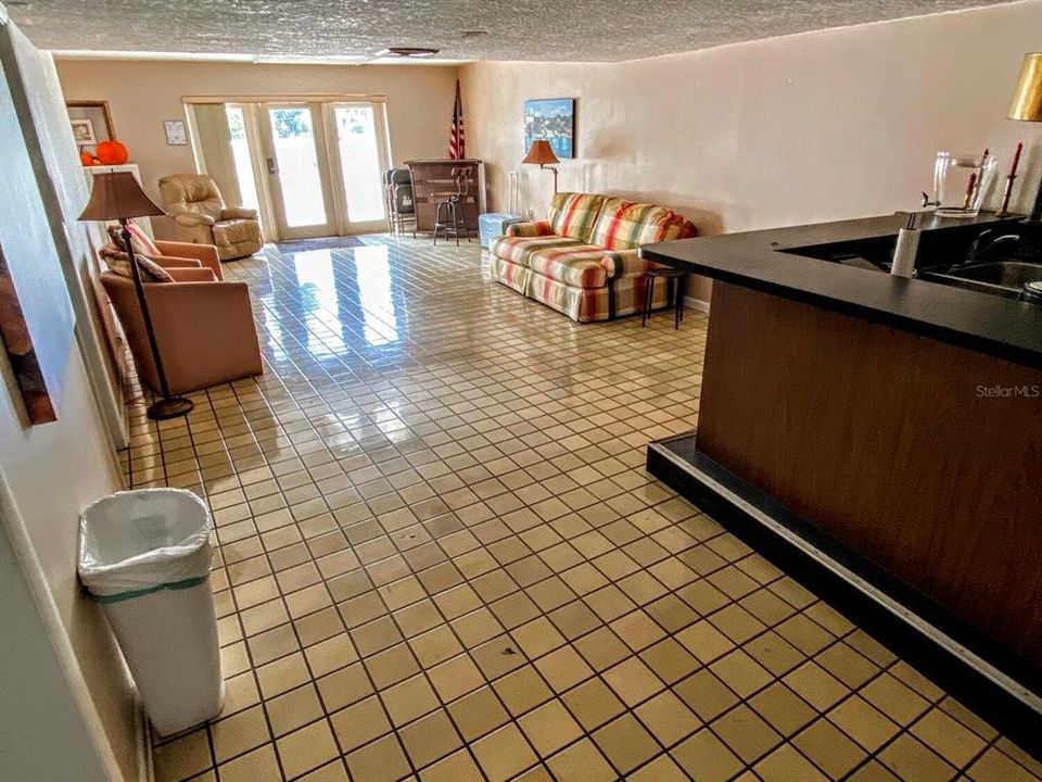 For Sale: $299,900 (2 beds, 2 baths, 1328 Square Feet)