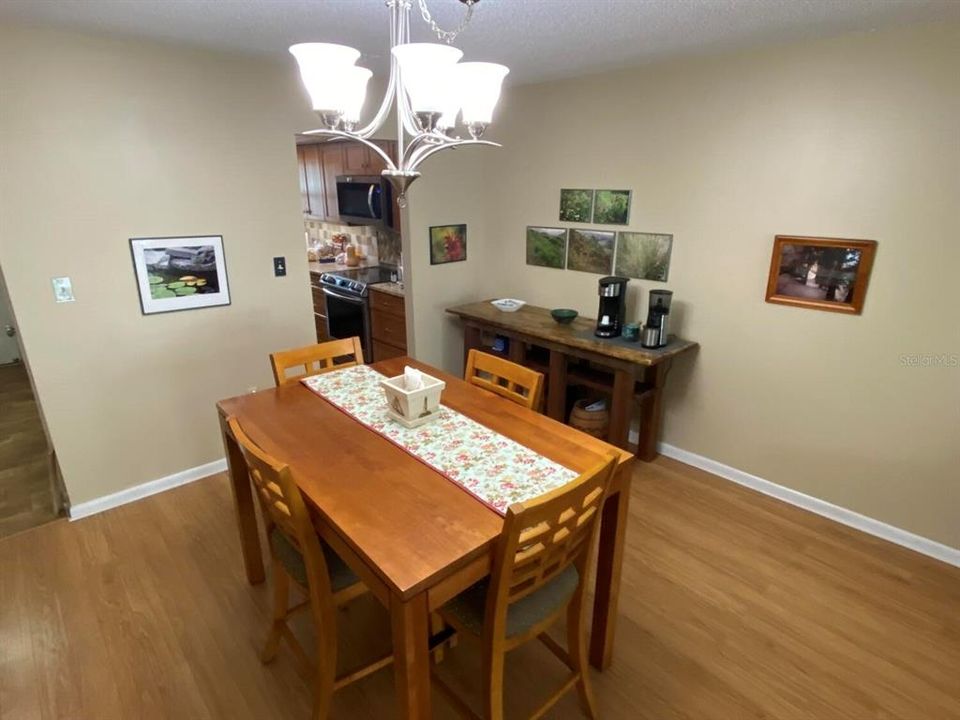 For Sale: $299,900 (2 beds, 2 baths, 1328 Square Feet)