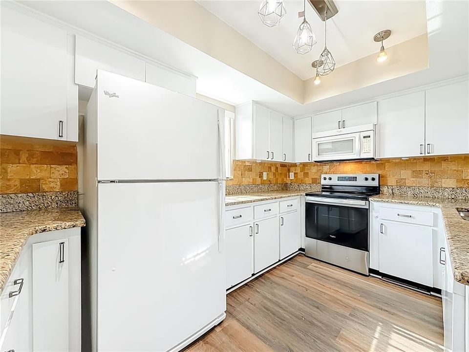 For Sale: $289,000 (2 beds, 2 baths, 1185 Square Feet)