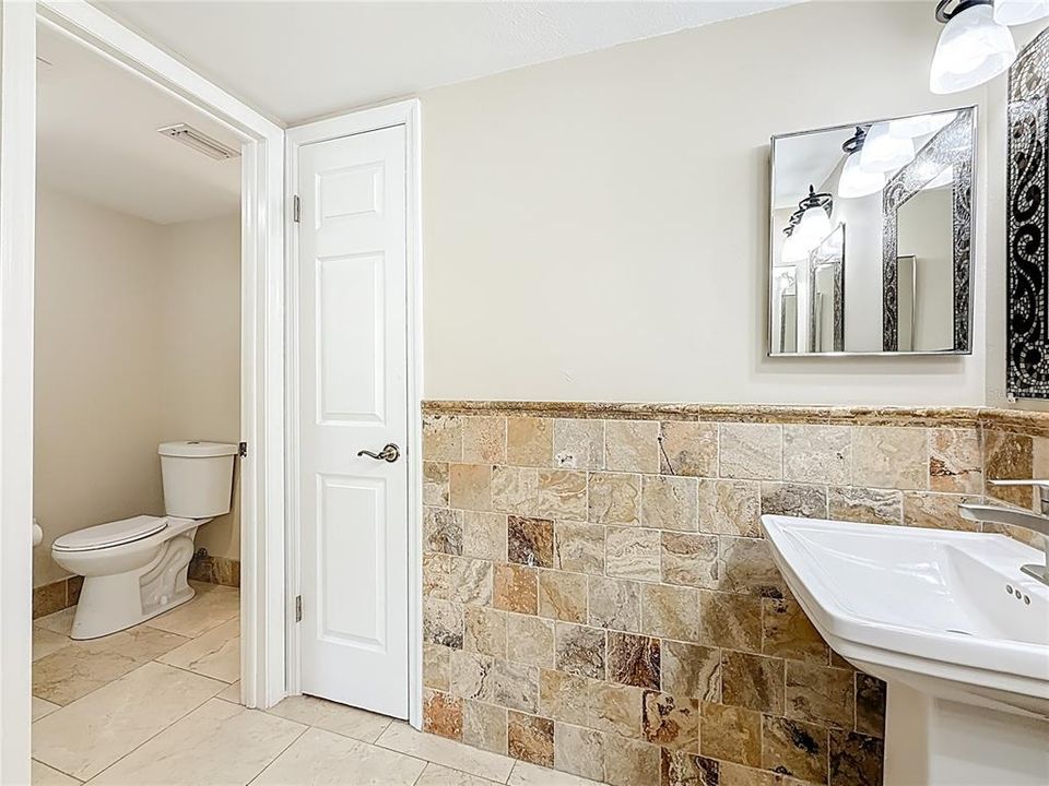 For Sale: $289,000 (2 beds, 2 baths, 1185 Square Feet)