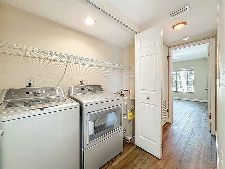 For Sale: $289,000 (2 beds, 2 baths, 1185 Square Feet)