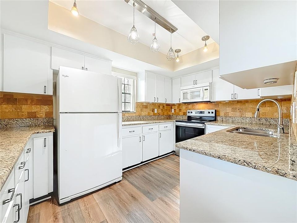 For Sale: $289,000 (2 beds, 2 baths, 1185 Square Feet)