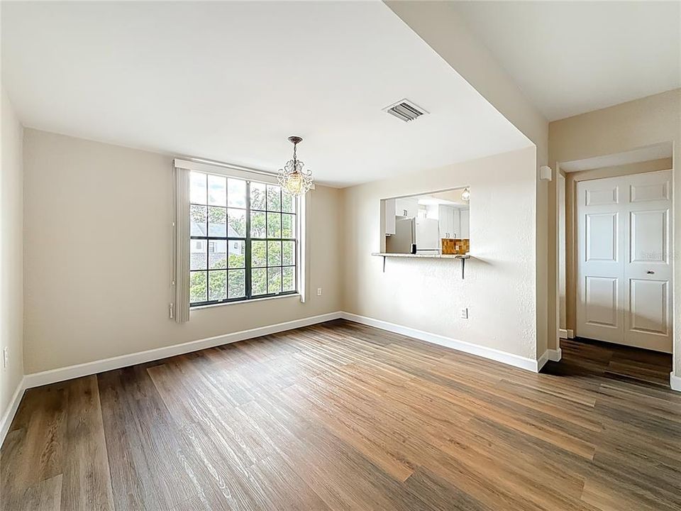 For Sale: $289,000 (2 beds, 2 baths, 1185 Square Feet)