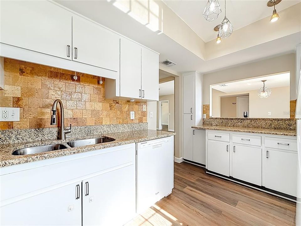 For Sale: $289,000 (2 beds, 2 baths, 1185 Square Feet)