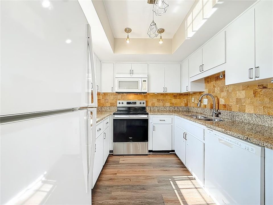 For Sale: $289,000 (2 beds, 2 baths, 1185 Square Feet)