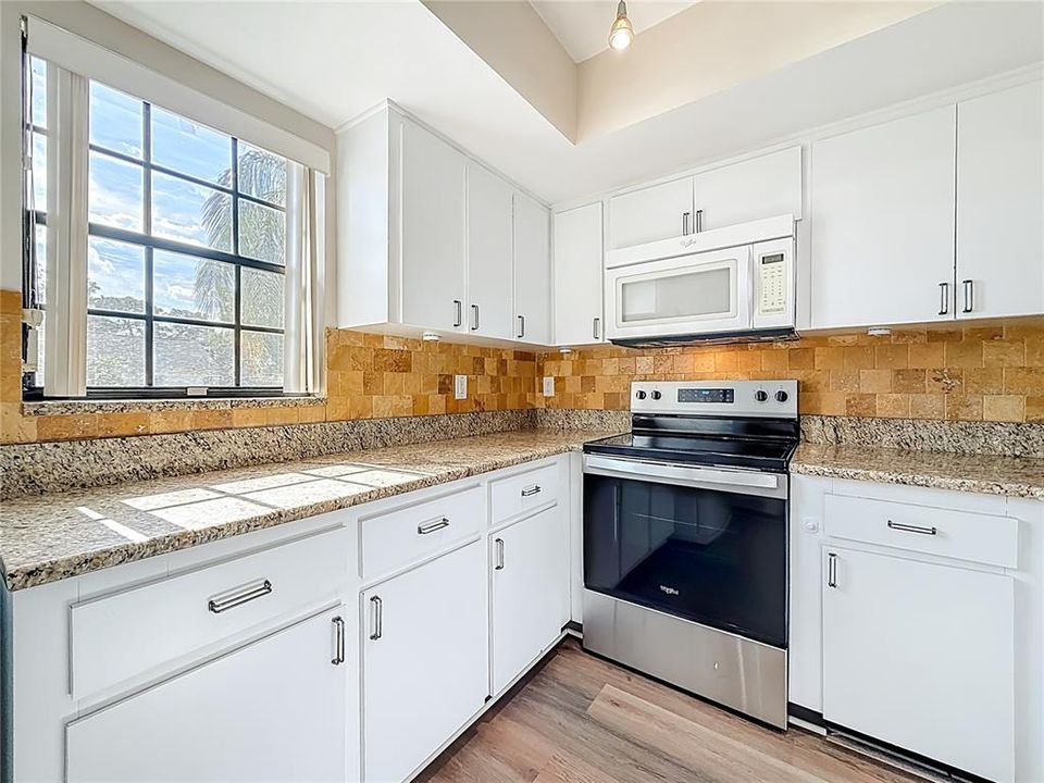 For Sale: $289,000 (2 beds, 2 baths, 1185 Square Feet)