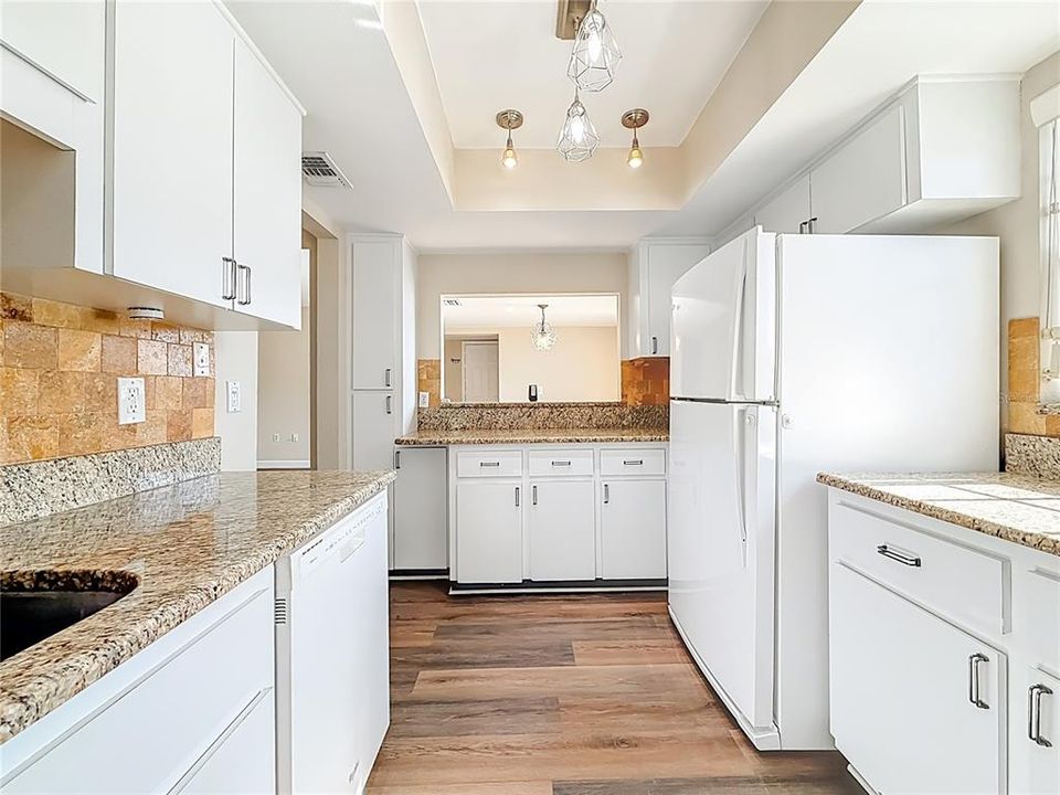 For Sale: $289,000 (2 beds, 2 baths, 1185 Square Feet)