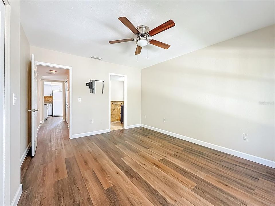 For Sale: $289,000 (2 beds, 2 baths, 1185 Square Feet)