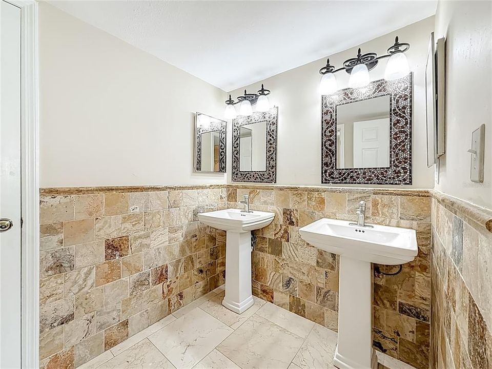 For Sale: $289,000 (2 beds, 2 baths, 1185 Square Feet)