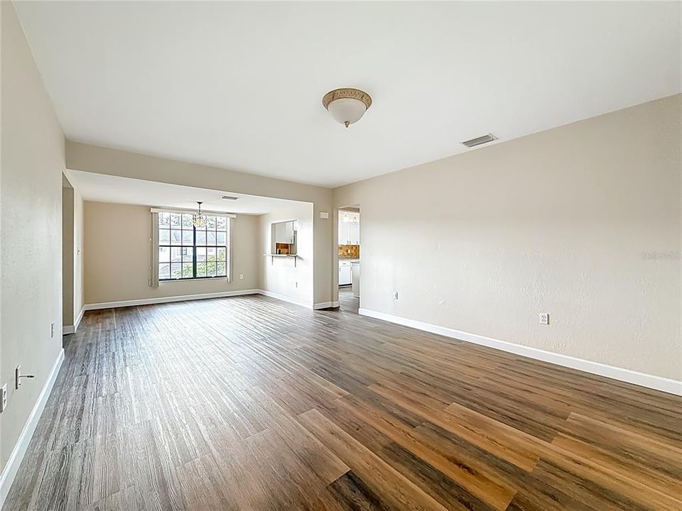 For Sale: $289,000 (2 beds, 2 baths, 1185 Square Feet)