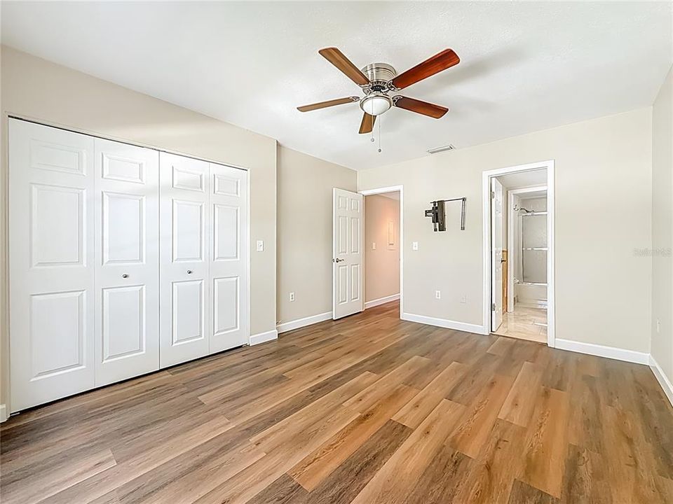 For Sale: $289,000 (2 beds, 2 baths, 1185 Square Feet)