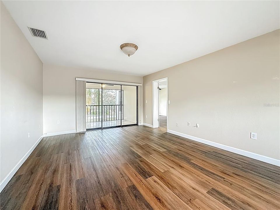 For Sale: $289,000 (2 beds, 2 baths, 1185 Square Feet)