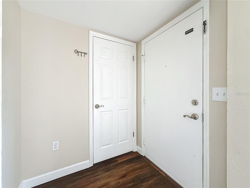 For Sale: $289,000 (2 beds, 2 baths, 1185 Square Feet)