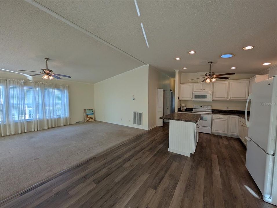 待售: $149,000 (2 贝兹, 2 浴室, 1456 平方英尺)