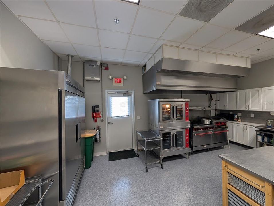 待售: $149,000 (2 贝兹, 2 浴室, 1456 平方英尺)