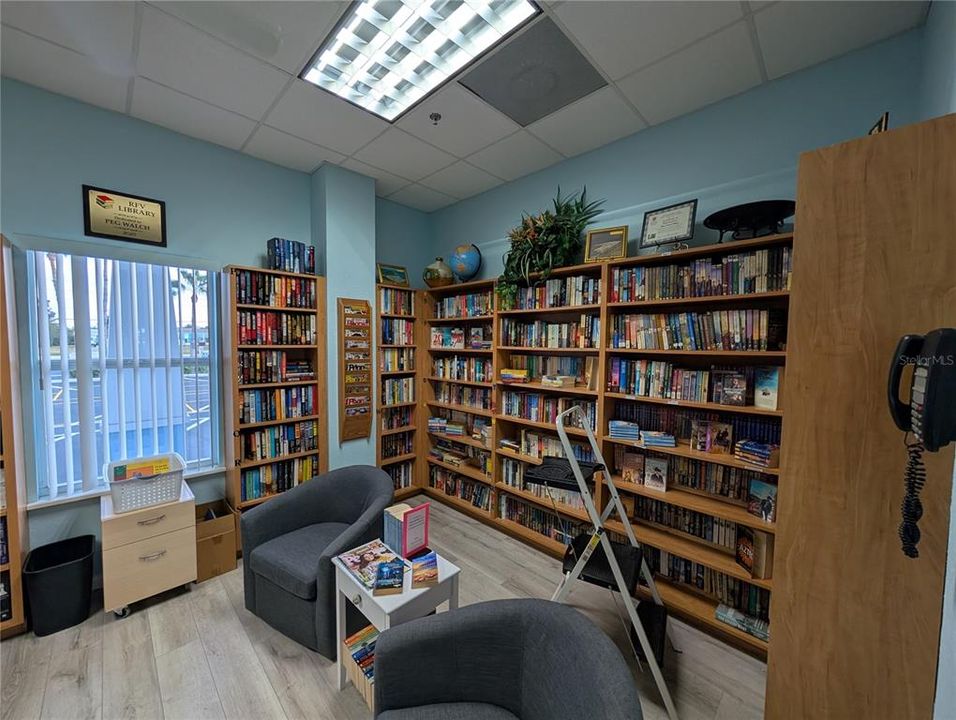 待售: $149,000 (2 贝兹, 2 浴室, 1456 平方英尺)