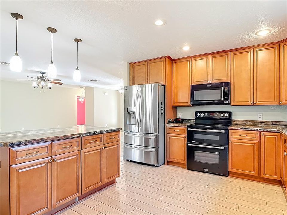 待售: $850,000 (3 贝兹, 3 浴室, 1668 平方英尺)