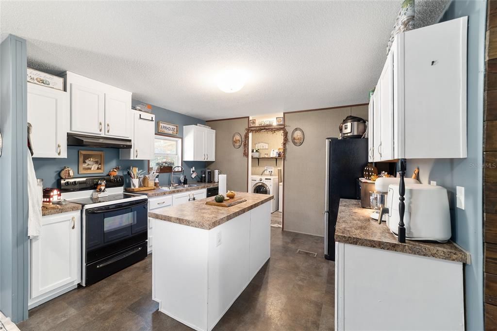 For Sale: $164,900 (3 beds, 2 baths, 1296 Square Feet)