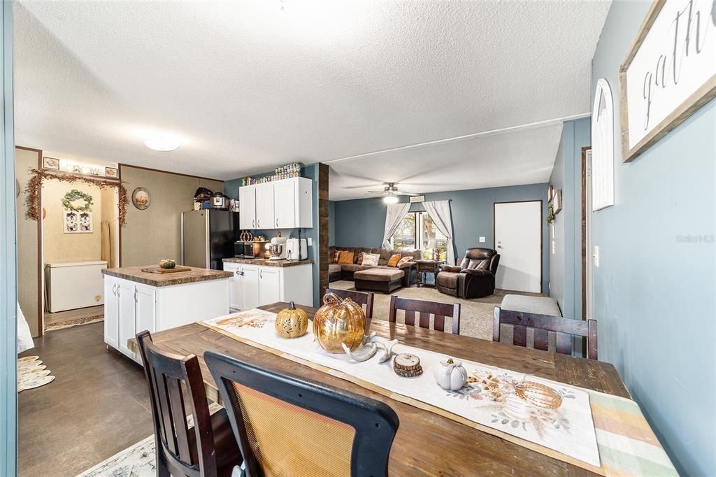 For Sale: $164,900 (3 beds, 2 baths, 1296 Square Feet)