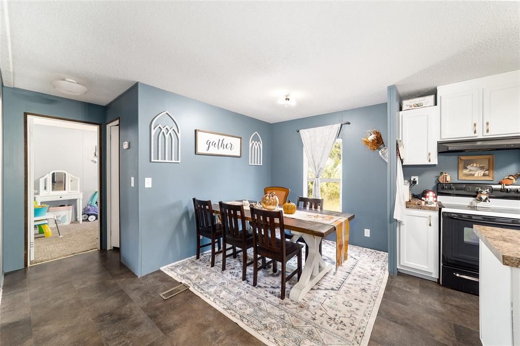 For Sale: $164,900 (3 beds, 2 baths, 1296 Square Feet)