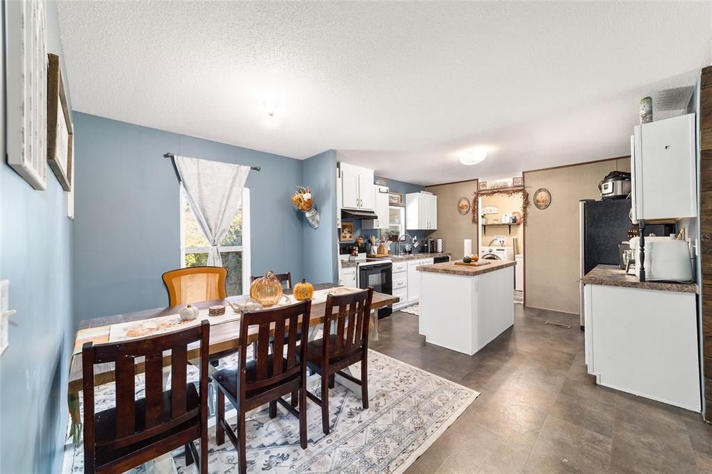 For Sale: $164,900 (3 beds, 2 baths, 1296 Square Feet)