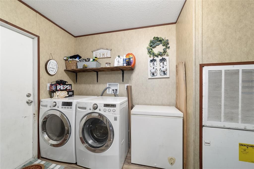 For Sale: $164,900 (3 beds, 2 baths, 1296 Square Feet)